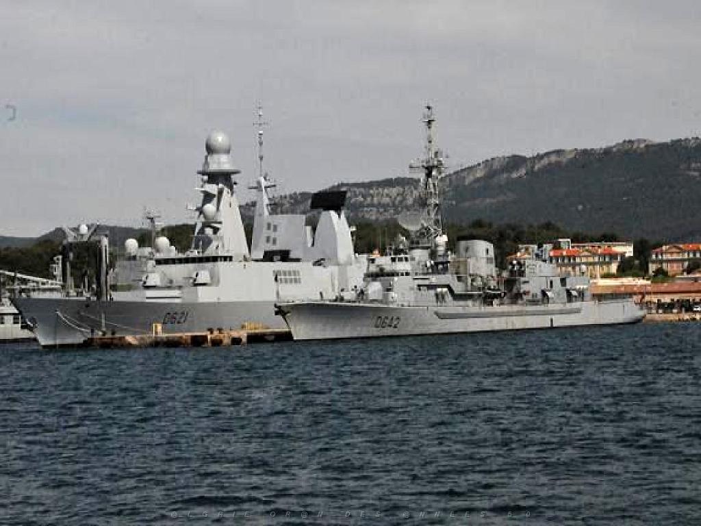183 TOULON ET SA RADE (16).jpg
